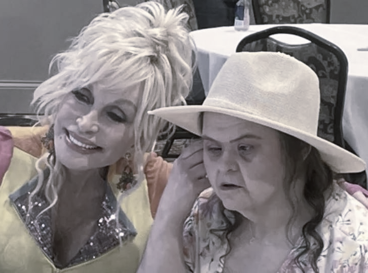 A Heartwarming Visit Dolly Parton Brings Joy To A Hospice Patient 